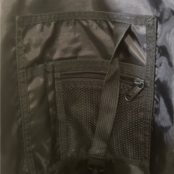 L.L. Bean floral explorer backpack blue with multicolored flowers - Picture 6 of 9